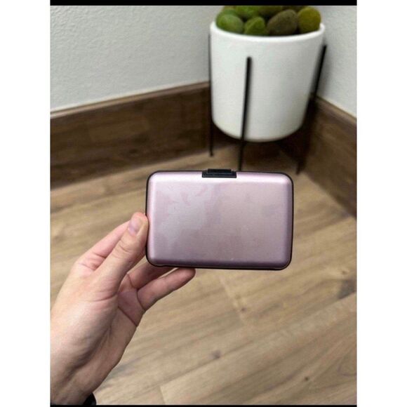 Aluma Wallet Pink - Picture 2 of 4